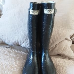FY womens knee high boots, size 6.  Measure 10" heel to toe and 14" high.